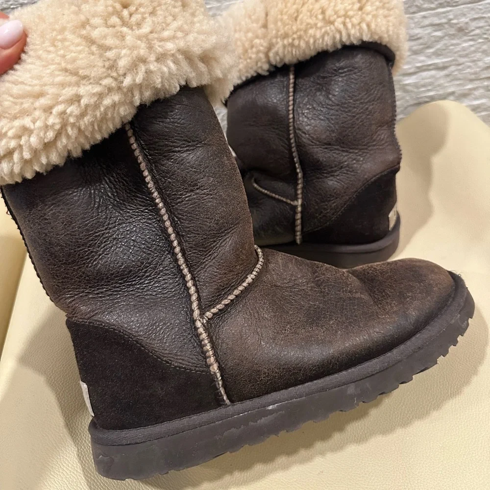 UGGS Brown Shearling Lined Boots - Picture 1 of 4